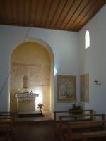 Bad Krozingen, Innenraum der Glcklehofkapelle, enthlt mit die ltesten Fresken nrdlich der Alpen, wurden erst 1938 zufllig entdeckt, Mrz 2011