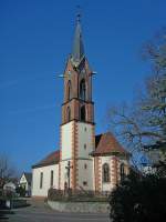 Buchheim, Ortsteil von March, die katholische St.Georgskirche, mit sptgotischem Chor und barockem Langhaus, der Turm stammt aus dem 16.Jahrhundert, die Spitze wurde im 19.Jahrhundert erneuert, Mrz