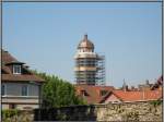 Der Turm der Jacobikirche in Gttingen whrend Sanierungsarbeiten, aufgenommen am 24.04.2011 von der Friedrichstrae aus nahe der Albani-Schule.