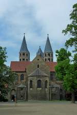 Halberstadt, die Liebfrauenkirche von 1136-49 erbaut, ist die einzige viertrmige romanische Pfeilerbasilika im mittel-und norddeutschen Raum, Mai 2012