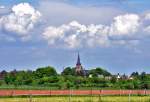 Kirche mit krftiger Wolkenbildung in Euskirchen-Euenheim - 20.05.2012