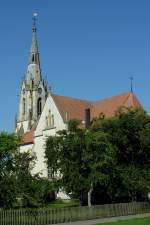 Vilsingen, die neugotische Kirche St.Johannes und Paulus von 1871, mit weithin sichtbaren 47m hohen Turm, Aug.2012