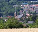 Blick vom Stadtteil Ritterstrae auf die Pfarrkirche Liebfrauen in Pttlingen Bengesen und auf das Wohngebiet Breitfeld.