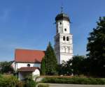 Mekirch, die Liebfrauenkirche, der gotische Bau stammt von 1356, 1576 Umbau im Stil der Sptrenaissance, der Zwiebelturm stammt von 1676, Aug.2013 