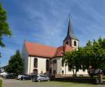 Friesenheim, die evangelische Kirche, der gotische Turm stammt von 1496, Juli 2013