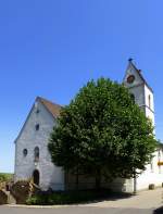 Pfaffenweiler im Markgrflerland, die katholische Pfarrkirche St.Columba stammt aus dem 14.Jahrhundert, Juni 2013