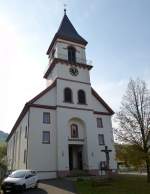 Bleichheim, die St.Hilarius-Kirche wurde vom Weinbrennerschler Christoph Arnold 1827 erbaut, Westseite mit Haupteingang, Okt.2015