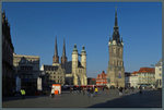Der Marktplatz von Halle wird durch die Siluette aus Marktkirche und Rotem Turm dominiert, die 5 Trme bilden das Wahrzeichen der Saalestadt.
