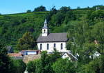 Wasenweiler am Kaiserstuhl, Blick zur katholischen Pfarrkirche Mari Himmelfahrt, 1823 im Weinbrennerstil erbaut, Aug.2014
