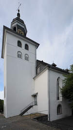 Die Sdseite mit dem Westturm der Evangelischen Pfarrkirche in Herborn.