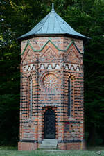 Das um 1250 im Stil der frhen Gotik errichtete Beinhaus neben dem Mnster in Bad Doberan.
