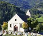 Simonswald im mittleren Schwarzwald, die katholische Kirche St.Sebastian mit dem Friedhof, hoch ber dem Ort, urkundlich erwhnt seit dem 14.Jahrhundert, Okt.2022
