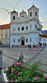 Bratislava (SK):  Katholische Trinitarierkirche (Kostol trinitrov) am Komitatsplatz (upn nmestie).