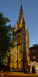 St Mary Abbots ist eine 1872 erbaute Kirche in London.