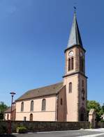 Richtolsheim im Unterelsa, die Kirche St.Arbogast, Juni 2016