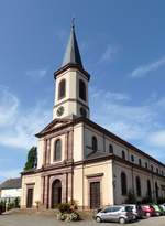 Oberhergheim, die Kirche St.Leodegar, im klassizistischen Stil erbaut 1844, Aug.2017