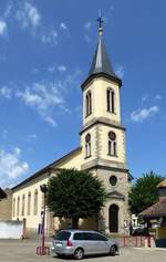 Algolsheim, die protestantische Kirche im Ortszentrum, Juni 2017