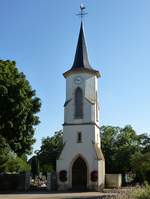 Vogelgrn, erhaltener Glockenturm der ehemaligen Kirche St.Alfons am Friedhof, Aug.2017