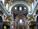 Ljubljana, Blick zur Kuppel ber der Vierung und in den Chorraum in der St.Nikolaus-Kathedrale, Juni 2016