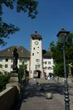 Waldshut am Hochrhein, das Schaffhauser Tor aus dem 13.Jahrhundert, war bis 1864 Stadtgefngnis, stadteinwrts gesehen, Mai 2011 