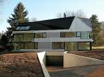 Riehen im Kanton Basel, modernes Wohnhaus mit abgehngter Aluminiumfassade, 2009