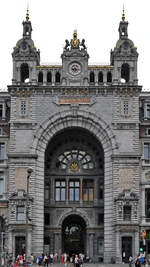 Westansicht des Empfangsgebudes des Bahnhofes Antwerpen Centraal.