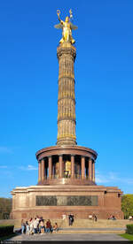 Eines der Wahrzeichen Berlins ist die 67 Meter hohe Siegessule im Tiergarten, die durch 285 Stufen auch erklommen werden kann.