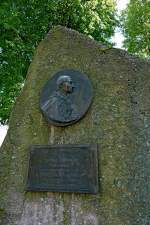 St.Blasien, auf dem Klostergelnde erinnert dieser Gedenkstein an den Frstabt Martin Gerbert (1720-1793), dem Erbauer des Kuppeldomes, Aug.2011