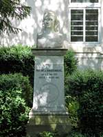 Im heutigen Stadtpark Weienfels befindet sich das Grab und der Gedenkstein mit der Bste von Novalis, Georg Philipp Friedrich von Hardenberg, einem bedeutenden Schriftsteller der Frhromantik.