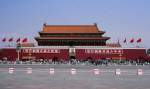 Das Tor des Himmlischen Friedens (Pinyin Tiān'ānmn) an der Nordseite des Tian’anmen-Platzes ist der Haupteingang zur Verbotenen Stadt, dem Kaiserpalast in Peking.