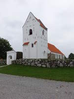 Norholm, romanische evangelische Kirche aus Granitquadern, Turm und Waffenhaus aus dem spten Mittelalter (22.09.2020)