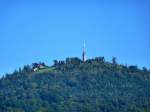 Baden-Baden, Teleblick vom OT Lichtenberg zum 668m hohen Merkur, dem Hausberg von Baden-Baden, mit Sende-und Aussichtsturm, links die Bergstation der Standseilbahn und das Restaurant, Sept.2015