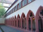 Freiburg im Breisgau,  erhalten gebliebener Teil des Kreuzganges vom   Franziskanerklosters, das bis 1784 bestand,  hier lebte angeblich der Erfinder des Schie(Schwarz)pulvers,  der Mnch und