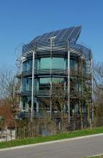 Freiburg im Breisgau, das Heliotrop, ein drehbar gelagertes, energieautarkes Haus, das sich automatisch nach der Sonne ausrichtet, wurde 1994 in Betrieb genommen Mrz 2012