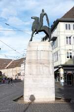 FREIBURG im Breisgau, 20.20.2019, abstraktes Reiterdenkmal von 1965, das eine im Zweiten Weltkrieg zerstrte Statue aus dem 19.