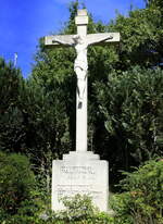 Tuniberg, das Christuskreuz steht an einer exponierten Stelle in der Reblandschaft des Tuniberges, Sept.2023