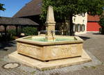Griheim, der Brunnen am Rathausplatz, aufgestellt 1985, Sept.2017