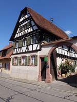 Kiechlinsbergen, frnkische Hofanlage, erbaut 1544, Hoftor von 1589 (14.08.2016)
