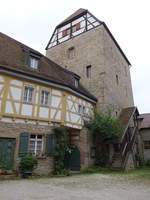 Steinhaus von Burg Horkheim, sptmittelalterliche Anlage, die vielfach umgebaute Anlage wird heute zu Wohnzwecken genutzt (25.07.2016)