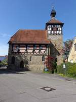 Langenbeutingen, Unteres Kirchle, romanische Frhmesskapelle, erbaut 1354, 1830 wurde der Turm mit Fachwerk aufgestockt (29.04.2018)