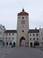 Neutting, Burghauser Tor, mehrgeschossiger sptmittelalterlicher Bau mit stichbogiger Durchfahrt und sptgotischem Kreuzrippengewlbe, erbaut 1794 (14.02.2016)