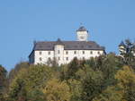 Heiligenstadt, Burg Greifenstein, Burganlage mit Vorburg, drei Trmen und hochmittelalterlichem Bergfried, Wohnbauten erbaut von 1683 bis 1693 von Johann Leonhard Dientzenhofer (13.10.2018)