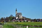 Kirche im Ort Anger (Oberbayern), direkt an der A8 nach Mnchen kurz hinter Bad Reichenhall - 27.04.2012