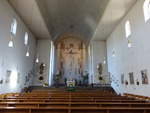 Bayerisch Gmain, Innenraum der Pfarrkirche, am Altarfresko wird die Hl.