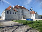 Schloss Haimhausen, erbaut 1660, Umbau im Rokokostil von 1743 bis 1749 durch Franois de Cuvillis den lteren (19.04.2015)
