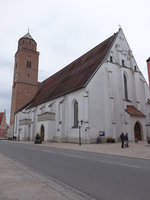Donauwrth, Liebfrauenmnster, dreischiffige gotische Backstein-Hallenkirche, erbaut von 1444 bis 1467 (01.05.2016)