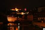 Blick ber die Halach auf die Altstadt von Kronach mit der hell beleuchteten Festung Rosenberg anlsslich der Veranstaltung  Kronach leuchtet 2009 .