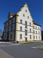 Lichtenfels, Gebude des Amtsgericht, Stattlicher dreigeschossiger Bau mit Schweifgiebel, erbaut 1903 (07.04.2018)