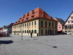 Lichtenfels, Rathaus am Marktplatz, Zweigeschossiger verputzter Walmdachbau, erbaut 1743 von Justus Heinrich Dientzenhofer (07.04.2018)