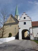 Hohenwart, Markttor und Pfarrkirche Maria Verkndigung, Tor erbaut im 15.